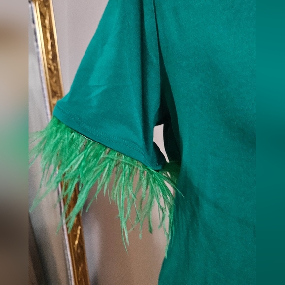 IF SHE LOVES Sunflower Basic t-shirt with ostrich Feathers in green. Size small - Picture 12 of 14